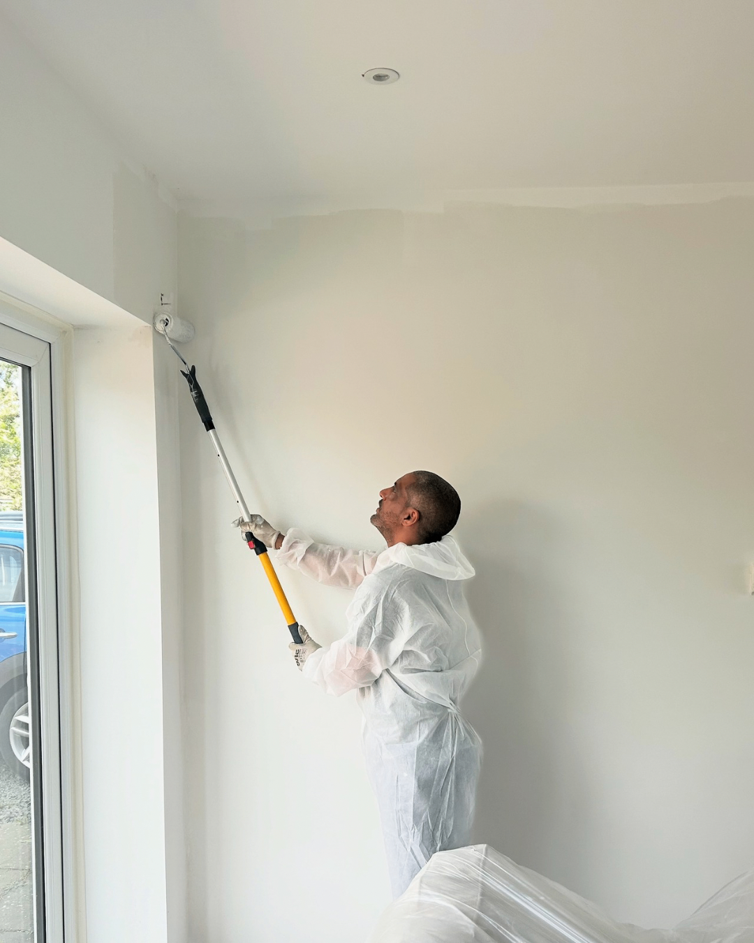 Ricky working on a living room decorating project in Bedfordshire.
